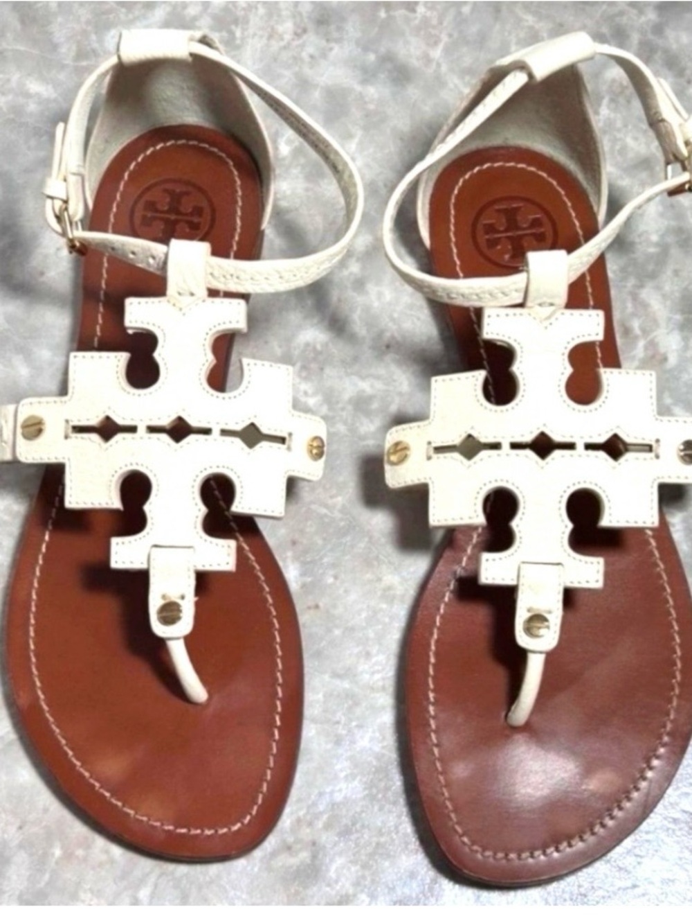 Tory Burch Phoebe
Designer White Leather
Sandals 8